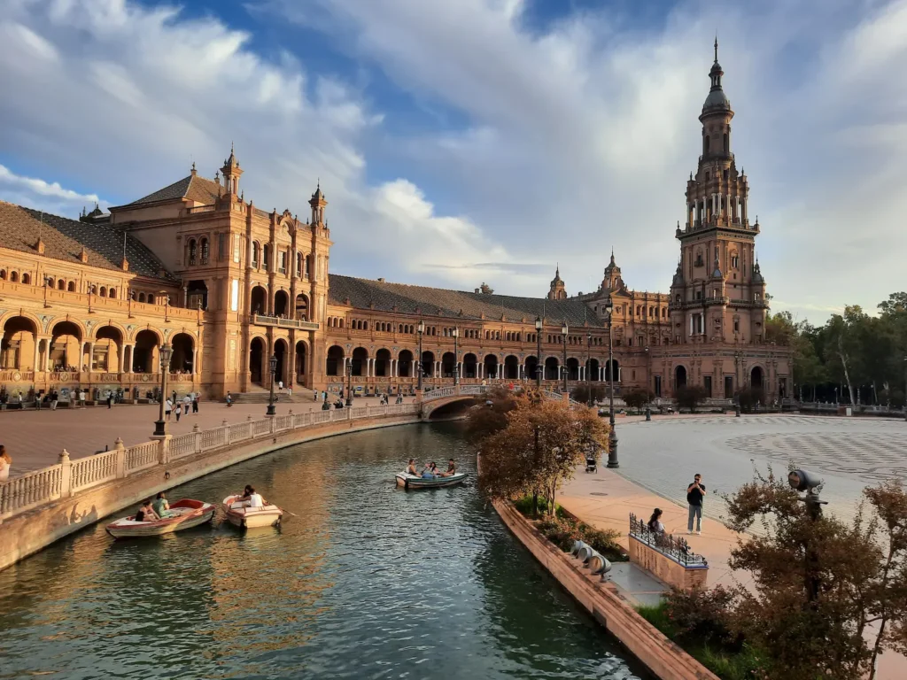 wieczór na plaza espana widok z mostu 