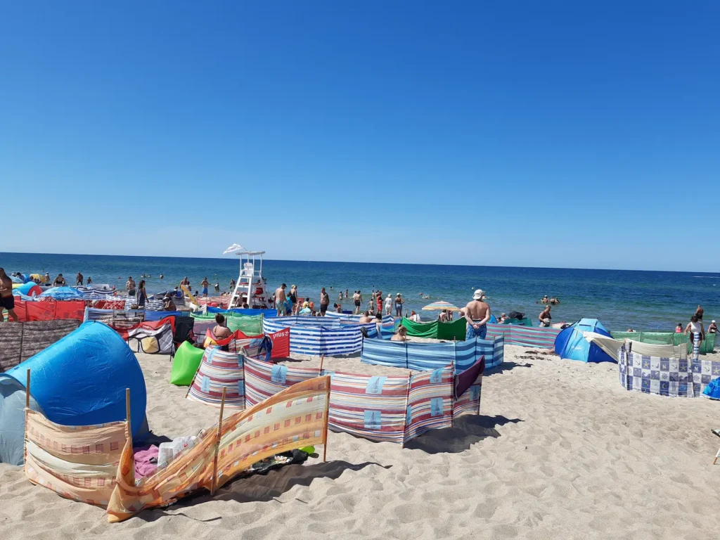 Szeroka i dzika Wyspa Sobieszewska, prezentująca najpiękniejsze plaże nad Bałtykiem w okolicach Gdańska.