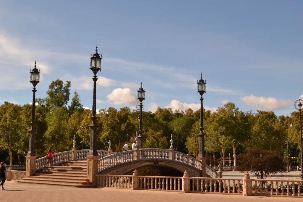 most symbolizujący dawne królestwo plaza espana 